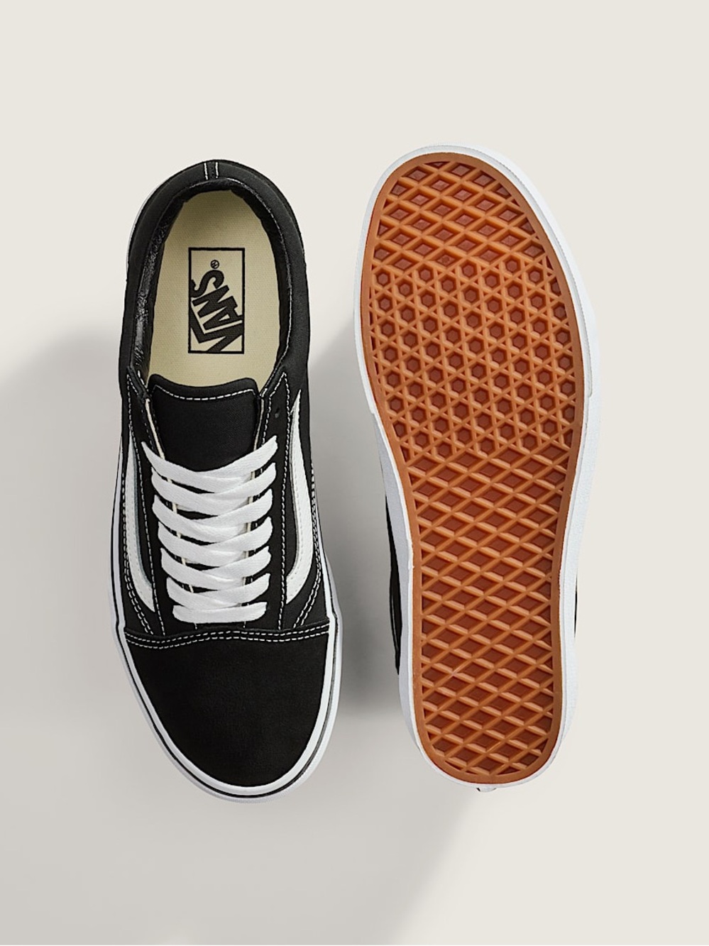 Vans Old Skool Shoe
Lifestyle, Classic Icon, Suede/Canvas - Picture 4 of 12